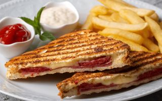 Kaşarlı Sucuklu Tost